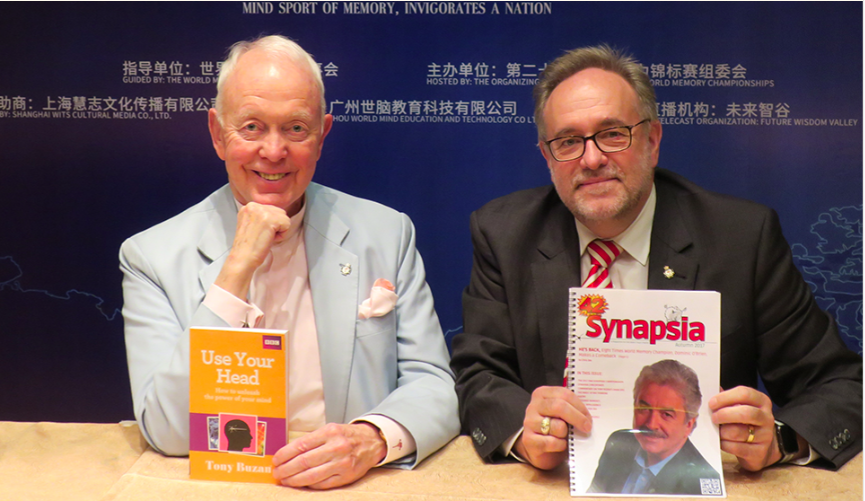 Giáo sư Marek Kasperski và Tony Buzan